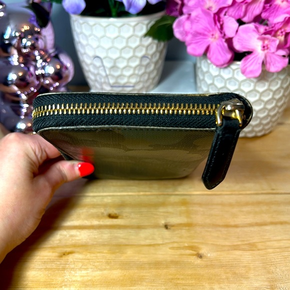 Burberry Khaki Camo Wallet EUC - Picture 6 of 15